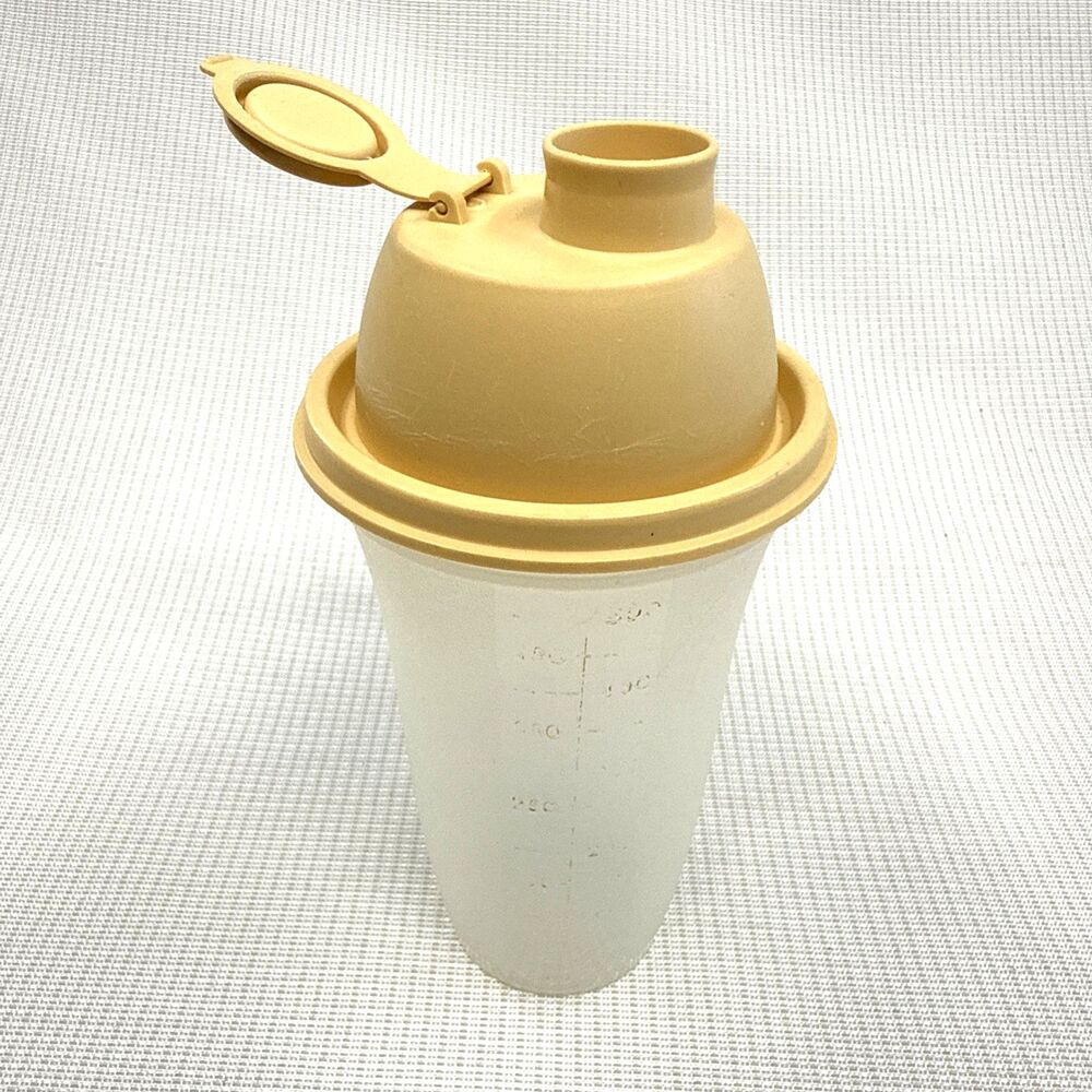 Vintage Harvest Gold Tupperware Mixer Shaker Gravy Maker 844-1 (Lid 845-4)
